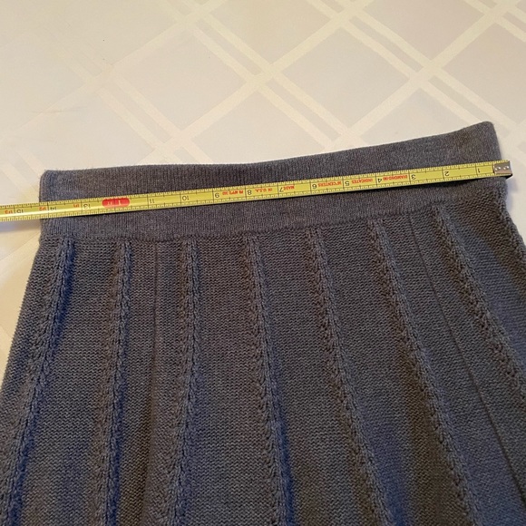 Short CAbi skirt is great over tights! Grey, cotton and fits more than size XS. - Picture 5 of 5
